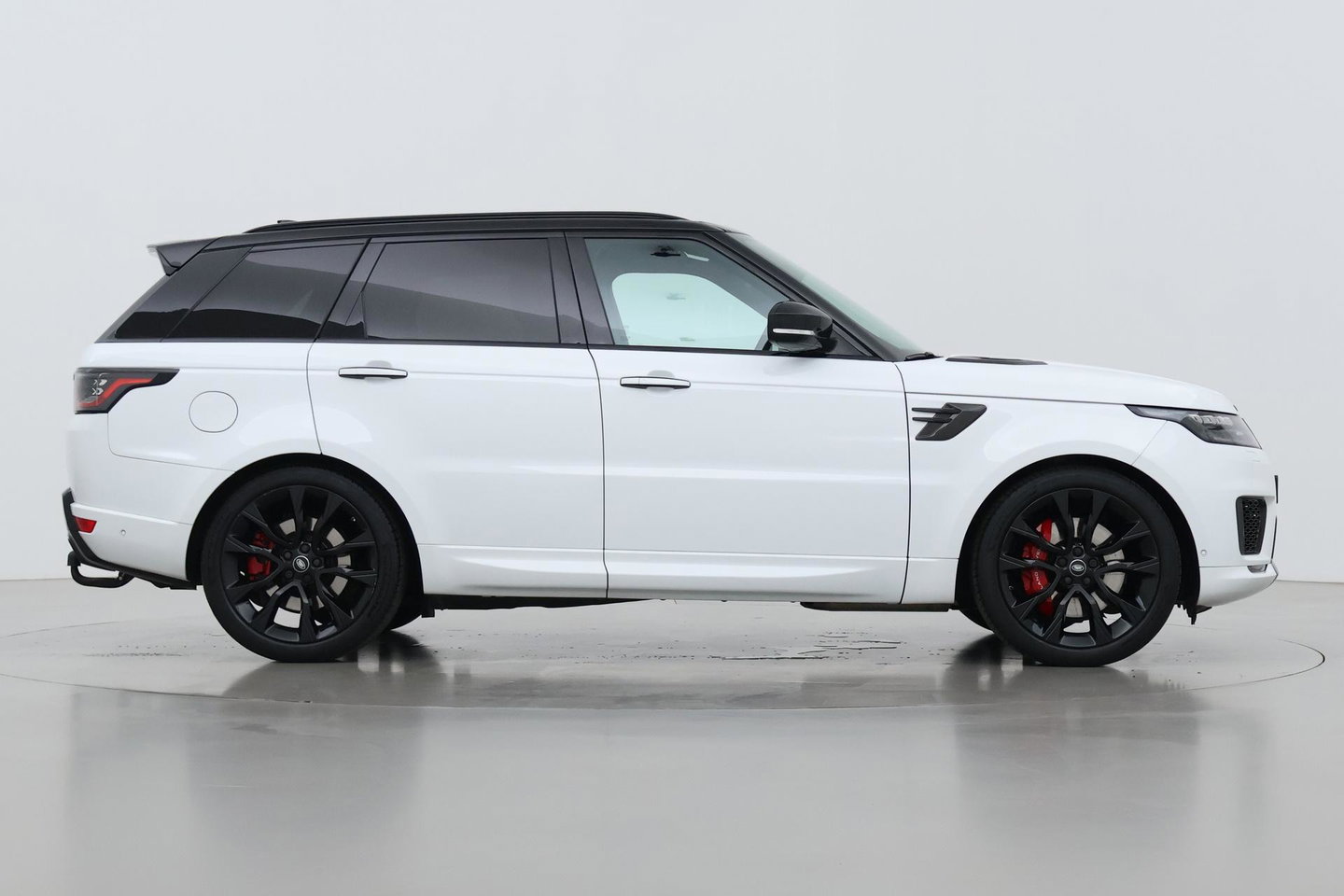 Land Rover Range Rover Sport 3.0 P400 MHEV HST | 3.0 BENZINE | Luchtvering | Panoramadak | Trekhaak | Stoelventilatie | Carbon Pack | BLIS | 22 Inch