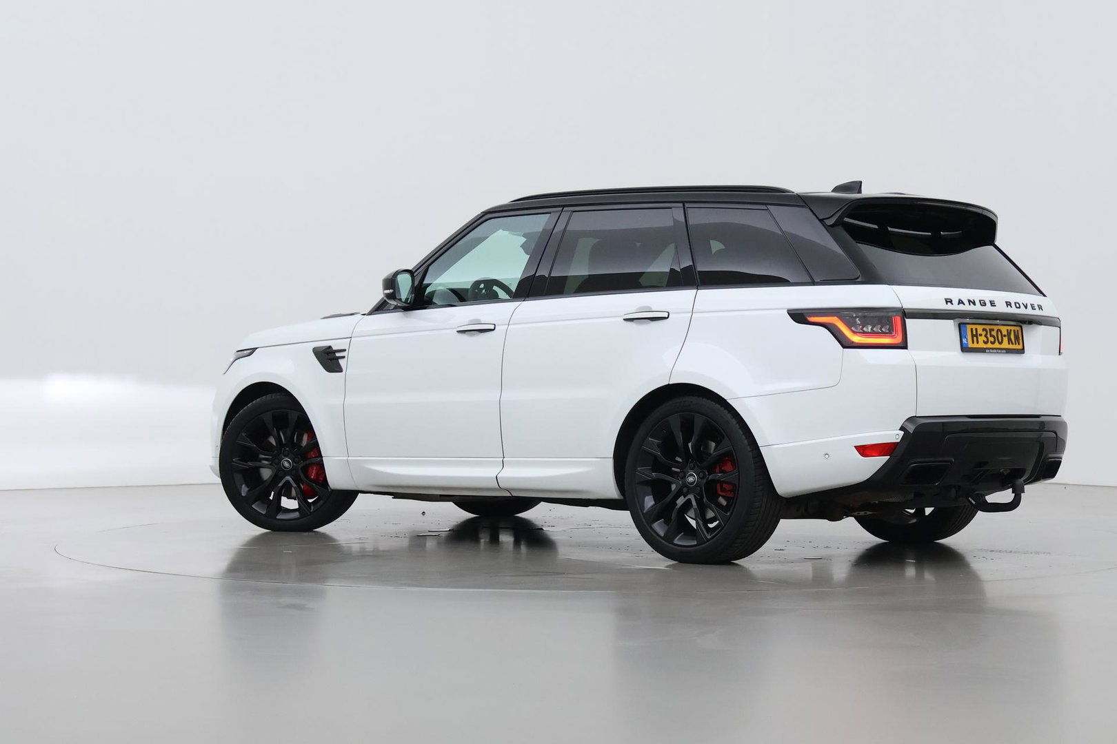 Land Rover Range Rover Sport 3.0 P400 MHEV HST | 3.0 BENZINE | Luchtvering | Panoramadak | Trekhaak | Stoelventilatie | Carbon Pack | BLIS | 22 Inch