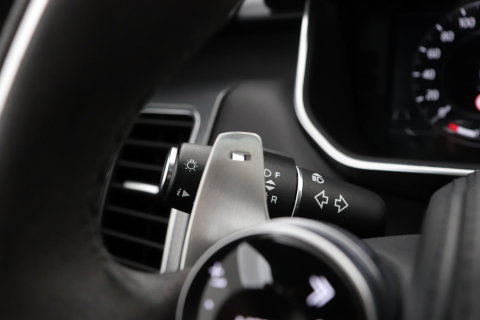 Land Rover Range Rover Sport 3.0 P400 MHEV HST | 3.0 BENZINE | Luchtvering | Panoramadak | Trekhaak | Stoelventilatie | Carbon Pack | BLIS | 22 Inch