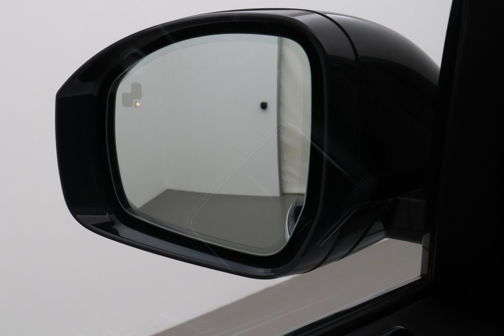 Land Rover Range Rover Sport 3.0 P400 MHEV HST | 3.0 BENZINE | Luchtvering | Panoramadak | Trekhaak | Stoelventilatie | Carbon Pack | BLIS | 22 Inch