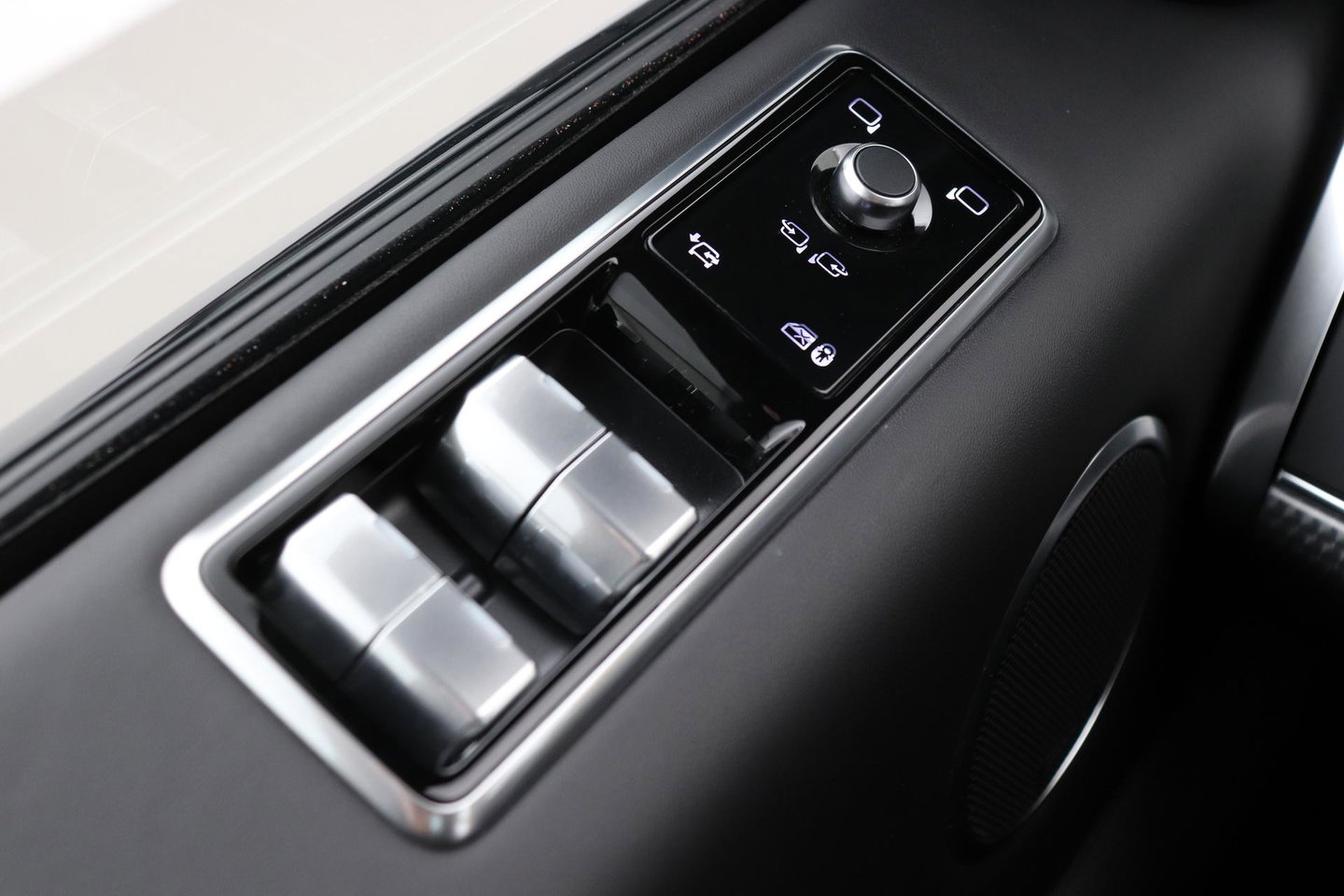 Land Rover Range Rover Sport 3.0 P400 MHEV HST | 3.0 BENZINE | Luchtvering | Panoramadak | Trekhaak | Stoelventilatie | Carbon Pack | BLIS | 22 Inch