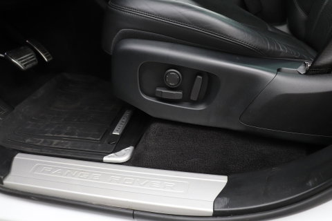 Land Rover Range Rover Sport 3.0 P400 MHEV HST | 3.0 BENZINE | Luchtvering | Panoramadak | Trekhaak | Stoelventilatie | Carbon Pack | BLIS | 22 Inch
