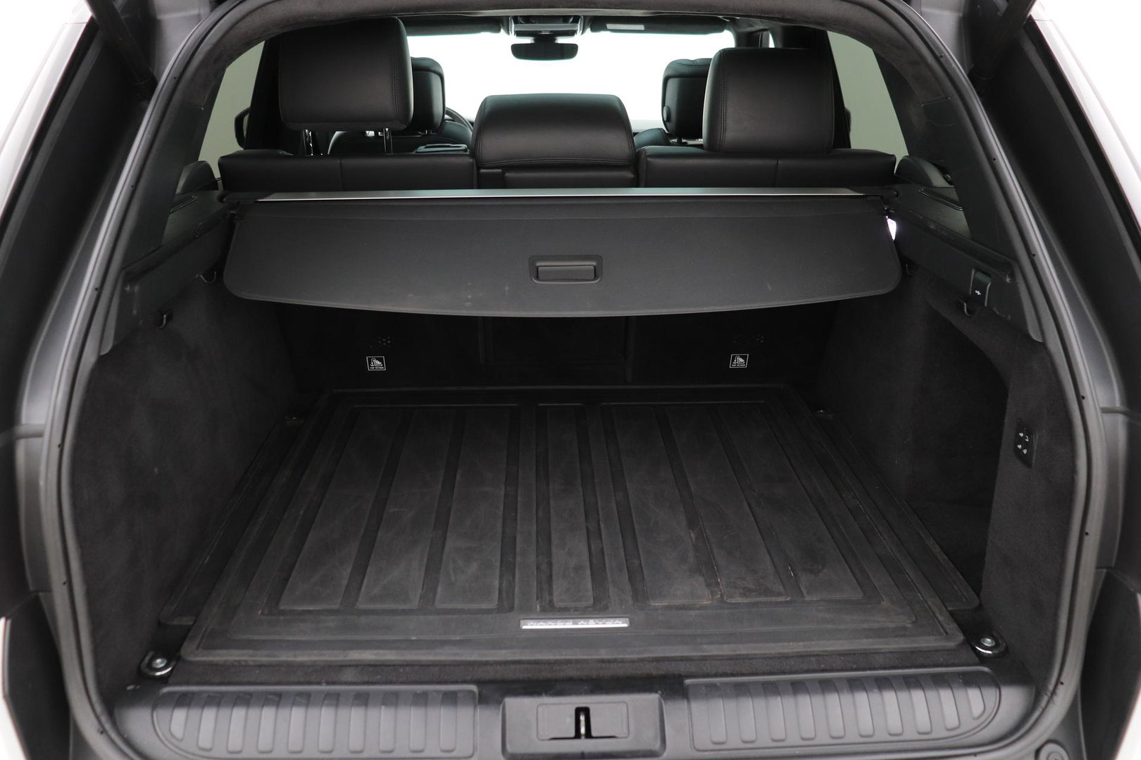 Land Rover Range Rover Sport 3.0 P400 MHEV HST | 3.0 BENZINE | Luchtvering | Panoramadak | Trekhaak | Stoelventilatie | Carbon Pack | BLIS | 22 Inch
