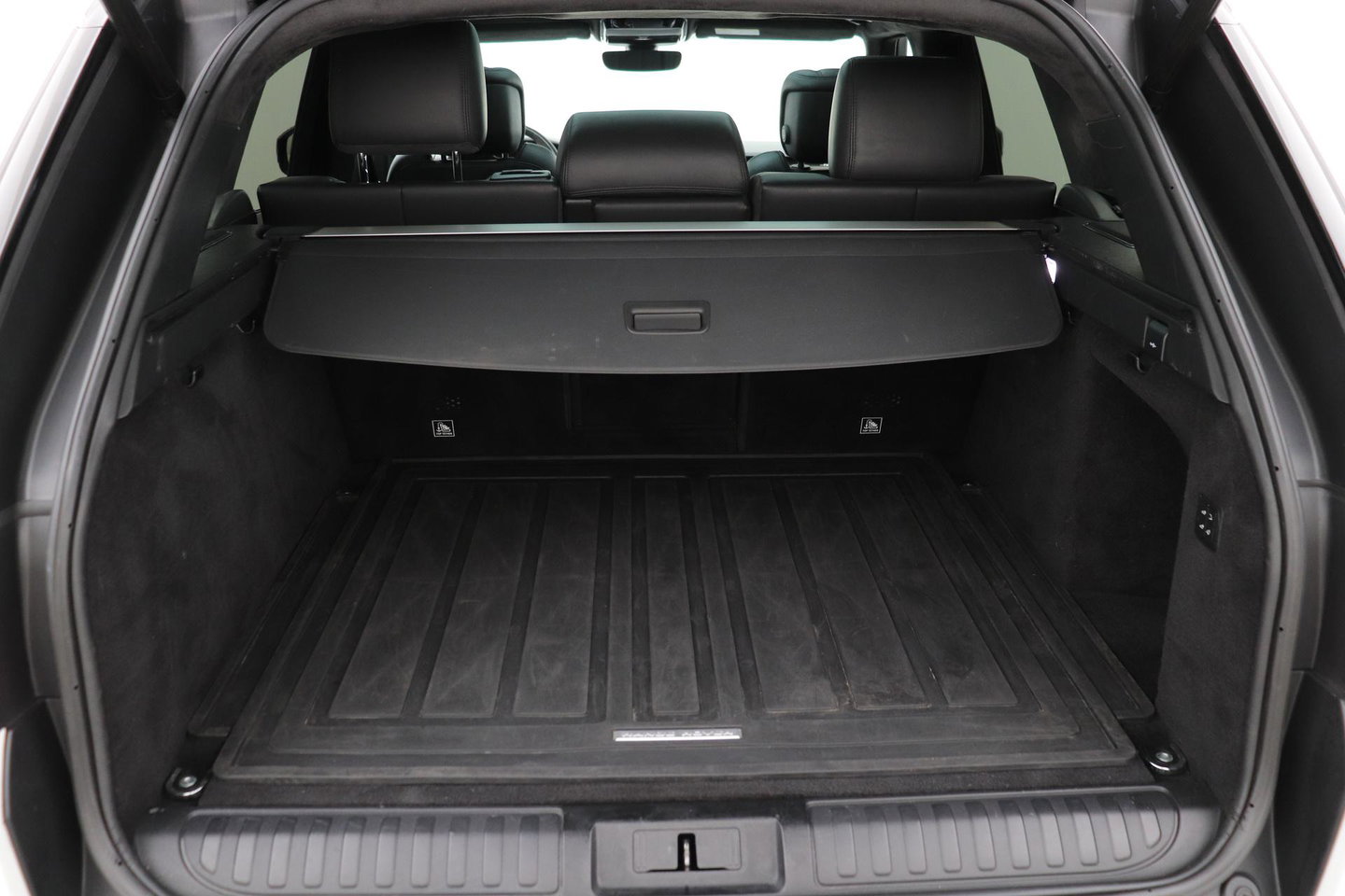Land Rover Range Rover Sport 3.0 P400 MHEV HST | 3.0 BENZINE | Luchtvering | Panoramadak | Trekhaak | Stoelventilatie | Carbon Pack | BLIS | 22 Inch