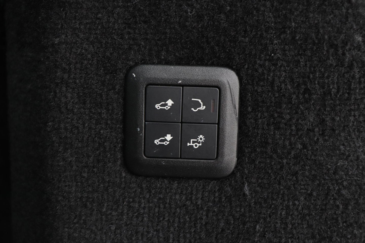 Land Rover Range Rover Sport 3.0 P400 MHEV HST | 3.0 BENZINE | Luchtvering | Panoramadak | Trekhaak | Stoelventilatie | Carbon Pack | BLIS | 22 Inch
