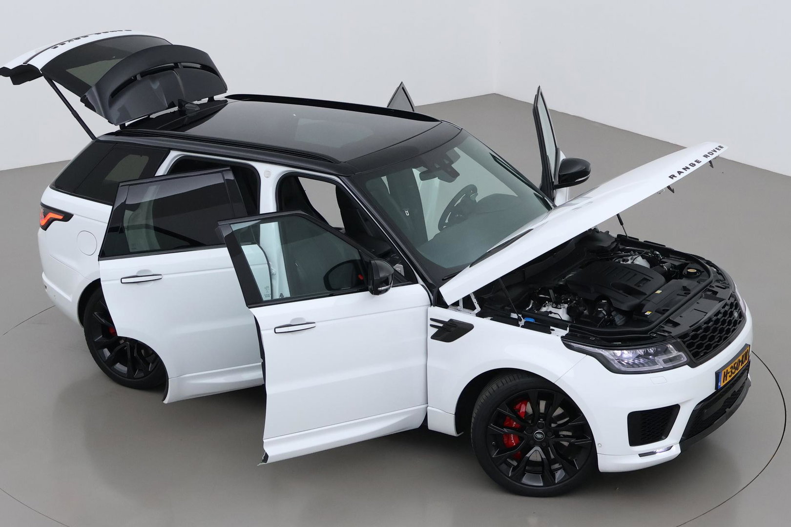 Land Rover Range Rover Sport 3.0 P400 MHEV HST | 3.0 BENZINE | Luchtvering | Panoramadak | Trekhaak | Stoelventilatie | Carbon Pack | BLIS | 22 Inch