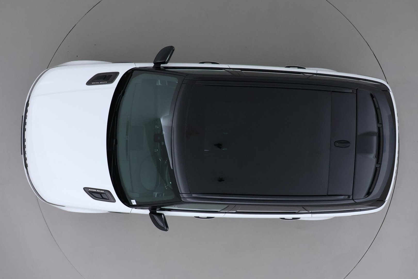 Land Rover Range Rover Sport 3.0 P400 MHEV HST | 3.0 BENZINE | Luchtvering | Panoramadak | Trekhaak | Stoelventilatie | Carbon Pack | BLIS | 22 Inch