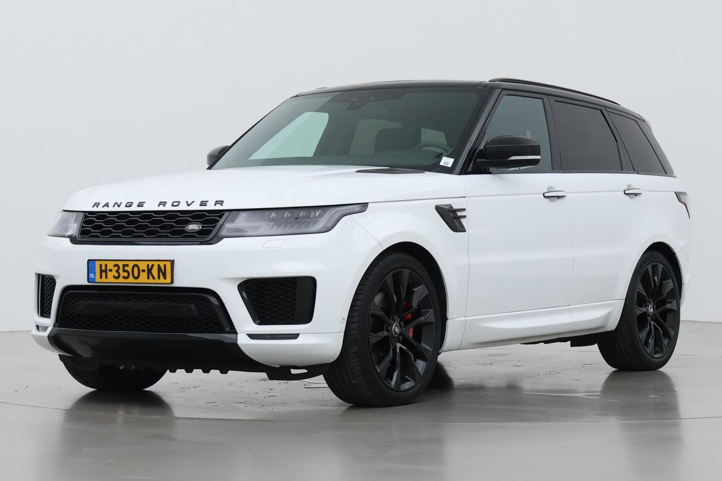 Land Rover Range Rover Sport 3.0 P400 MHEV HST | 3.0 BENZINE | Luchtvering | Panoramadak | Trekhaak | Stoelventilatie | Carbon Pack | BLIS | 22 Inch