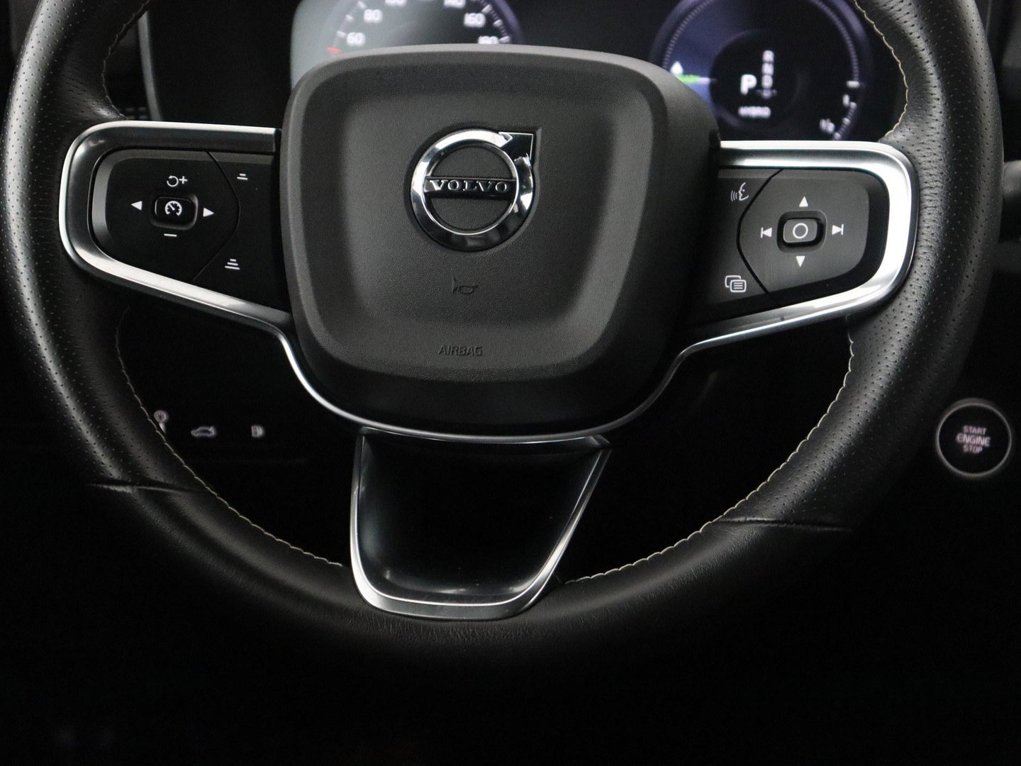 Volvo XC40 2.0 B3 Business Edition | SOH 90,7% | Panoramadak | Leder | Cruise control | Harman/Kardon | Stuur/stoel verwarming | Climate control | Carplay | Camera | Park assist | PHEV