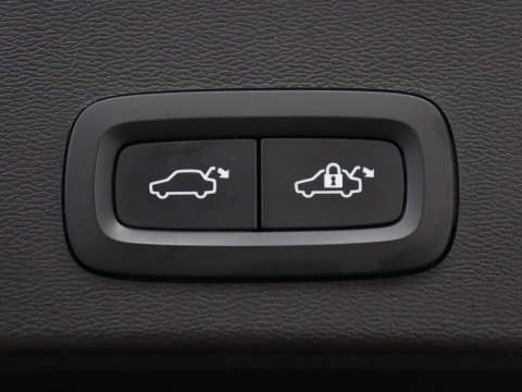 Volvo XC40 2.0 B3 Business Edition | SOH 90,7% | Panoramadak | Leder | Cruise control | Harman/Kardon | Stuur/stoel verwarming | Climate control | Carplay | Camera | Park assist | PHEV