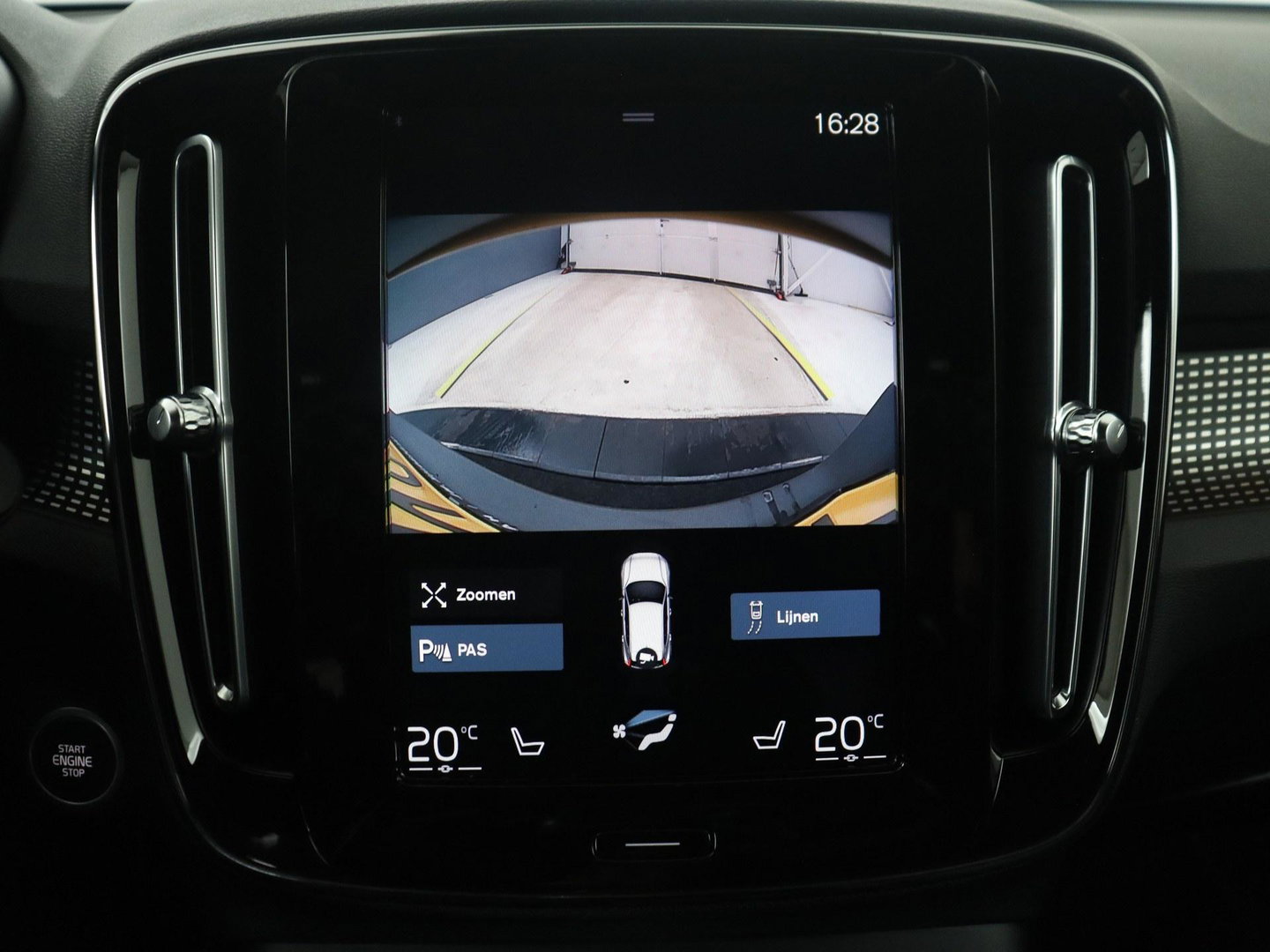 Volvo XC40 2.0 B3 Business Edition | SOH 90,7% | Panoramadak | Leder | Cruise control | Harman/Kardon | Stuur/stoel verwarming | Climate control | Carplay | Camera | Park assist | PHEV