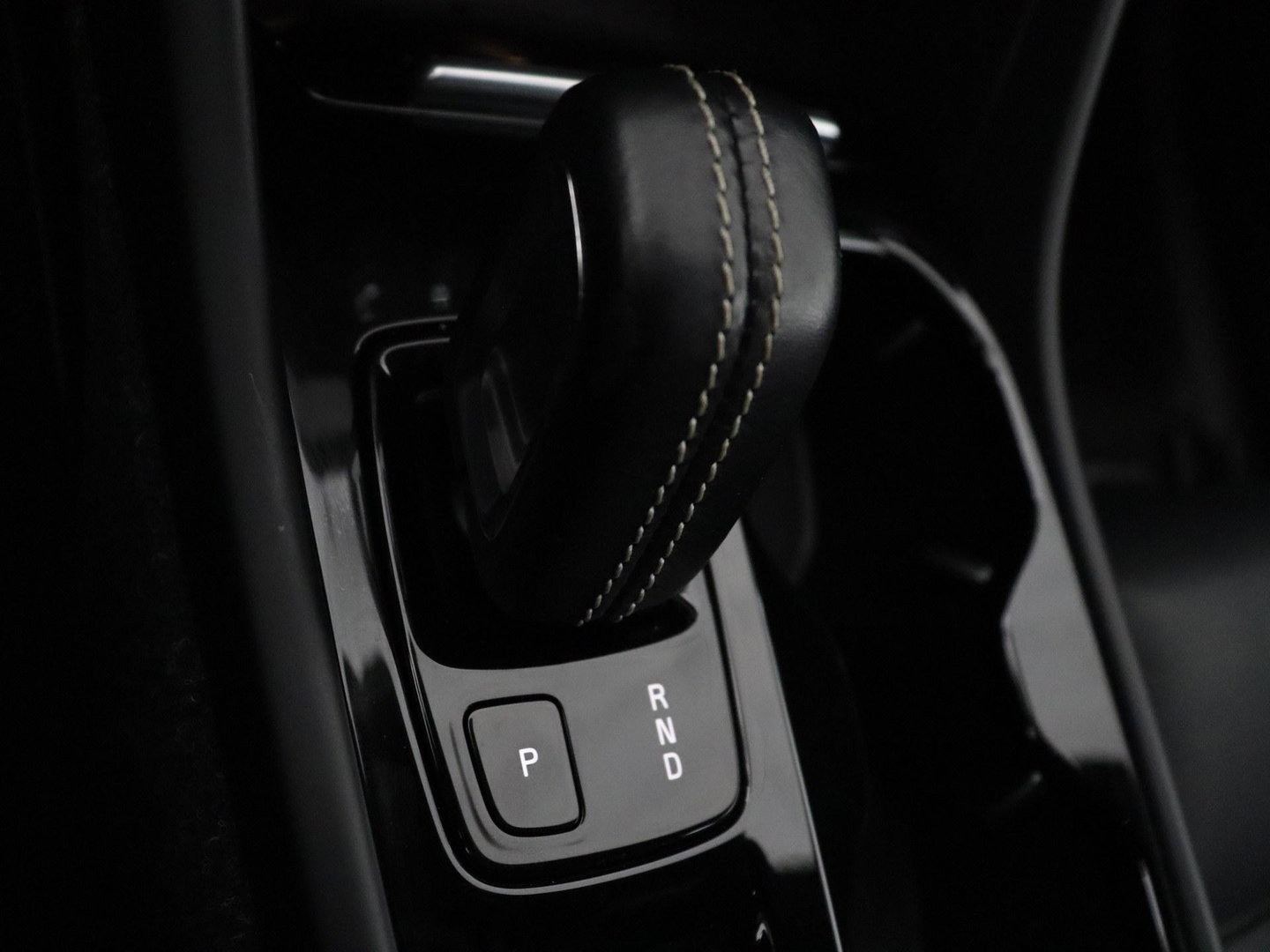 Volvo XC40 2.0 B3 Business Edition | SOH 90,7% | Panoramadak | Leder | Cruise control | Harman/Kardon | Stuur/stoel verwarming | Climate control | Carplay | Camera | Park assist | PHEV