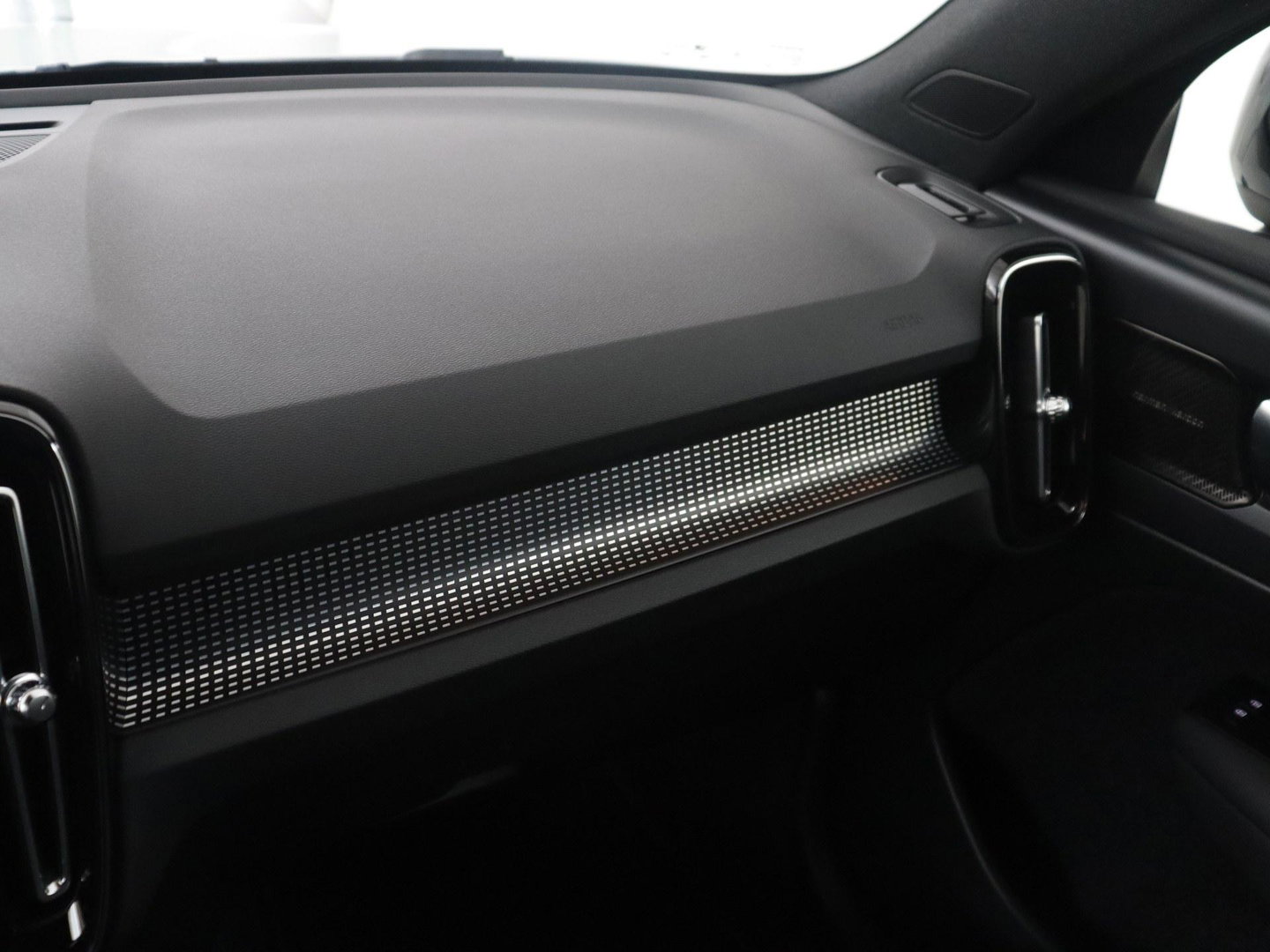 Volvo XC40 2.0 B3 Business Edition | SOH 90,7% | Panoramadak | Leder | Cruise control | Harman/Kardon | Stuur/stoel verwarming | Climate control | Carplay | Camera | Park assist | PHEV