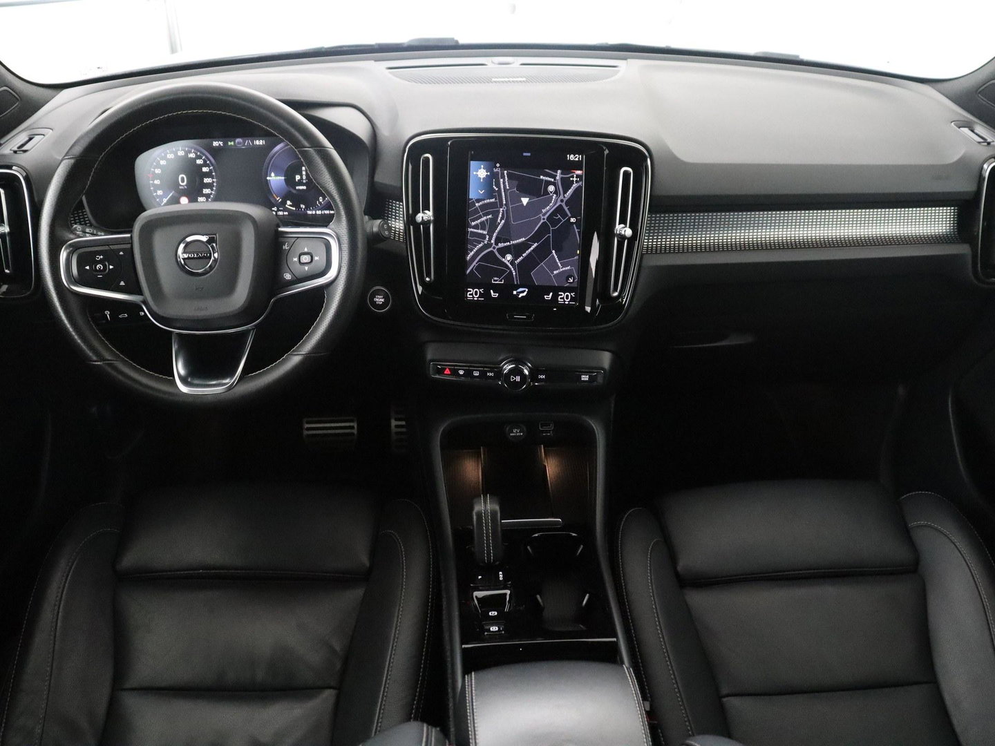 Volvo XC40 2.0 B3 Business Edition | SOH 90,7% | Panoramadak | Leder | Cruise control | Harman/Kardon | Stuur/stoel verwarming | Climate control | Carplay | Camera | Park assist | PHEV