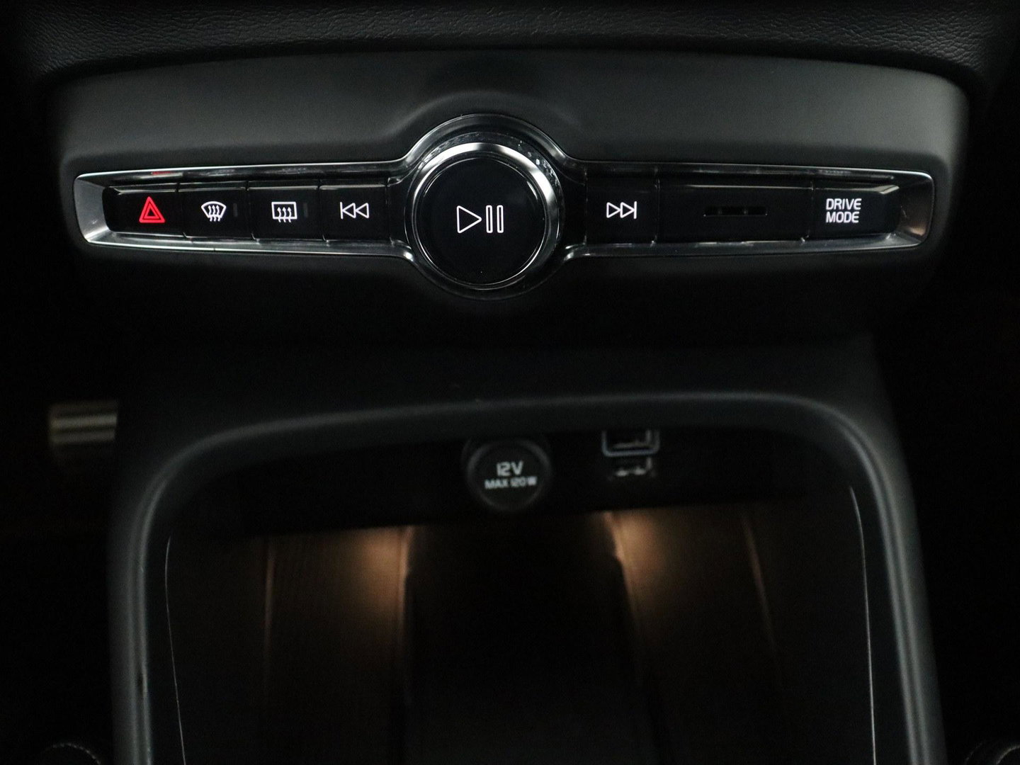 Volvo XC40 2.0 B3 Business Edition | SOH 90,7% | Panoramadak | Leder | Cruise control | Harman/Kardon | Stuur/stoel verwarming | Climate control | Carplay | Camera | Park assist | PHEV