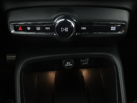 Volvo XC40 2.0 B3 Business Edition | SOH 90,7% | Panoramadak | Leder | Cruise control | Harman/Kardon | Stuur/stoel verwarming | Climate control | Carplay | Camera | Park assist | PHEV