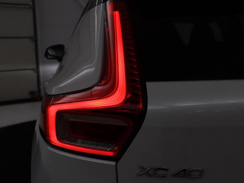 Volvo XC40 2.0 B3 Business Edition | SOH 90,7% | Panoramadak | Leder | Cruise control | Harman/Kardon | Stuur/stoel verwarming | Climate control | Carplay | Camera | Park assist | PHEV