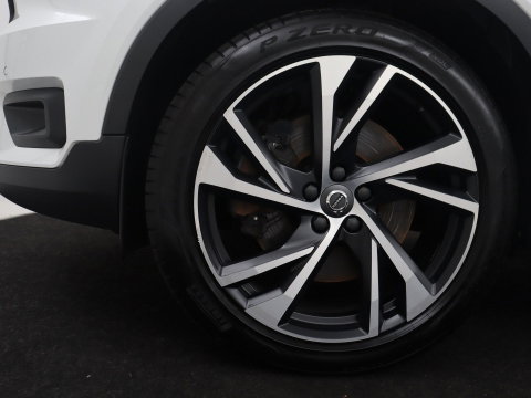 Volvo XC40 2.0 B3 Business Edition | SOH 90,7% | Panoramadak | Leder | Cruise control | Harman/Kardon | Stuur/stoel verwarming | Climate control | Carplay | Camera | Park assist | PHEV