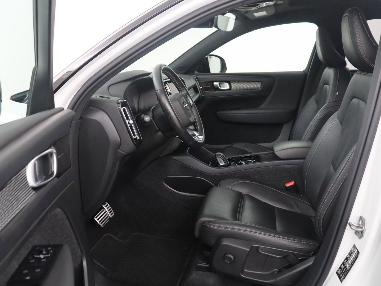 Volvo XC40 2.0 B3 Business Edition | SOH 90,7% | Panoramadak | Leder | Cruise control | Harman/Kardon | Stuur/stoel verwarming | Climate control | Carplay | Camera | Park assist | PHEV