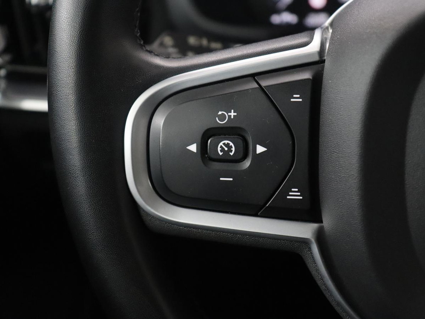 Volvo V60 2.0 B3 Momentum Business