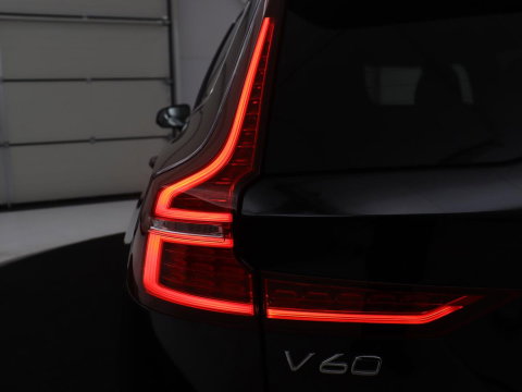 Volvo V60 2.0 B3 Momentum Business