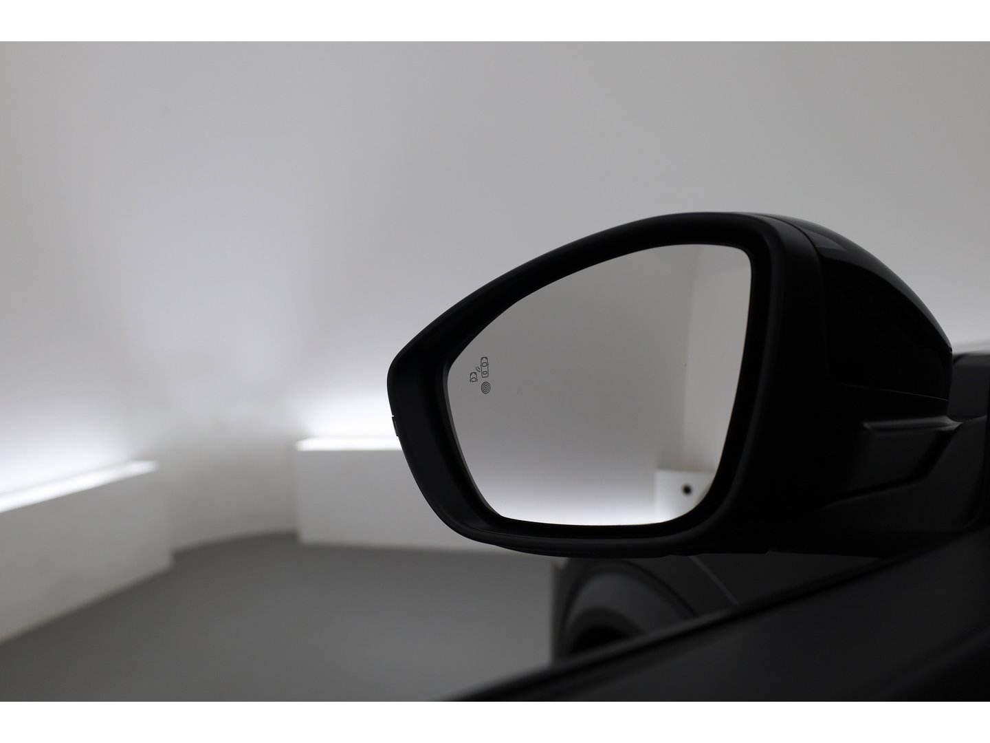 Peugeot 2008 1.2 PureTech 130 Allure | Rijklaar!! | Adapt. Cruise | Dodehoek | 360cam | Stoelverw. | Keyless | Apple Carplay
