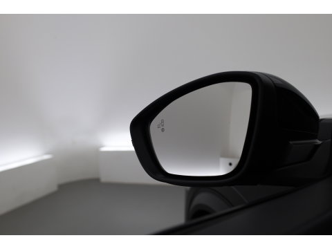 Peugeot 2008 1.2 PureTech 130 Allure | Rijklaar!! | Adapt. Cruise | Dodehoek | 360cam | Stoelverw. | Keyless | Apple Carplay