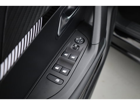 Peugeot 2008 1.2 PureTech 130 Allure | Rijklaar!! | Adapt. Cruise | Dodehoek | 360cam | Stoelverw. | Keyless | Apple Carplay