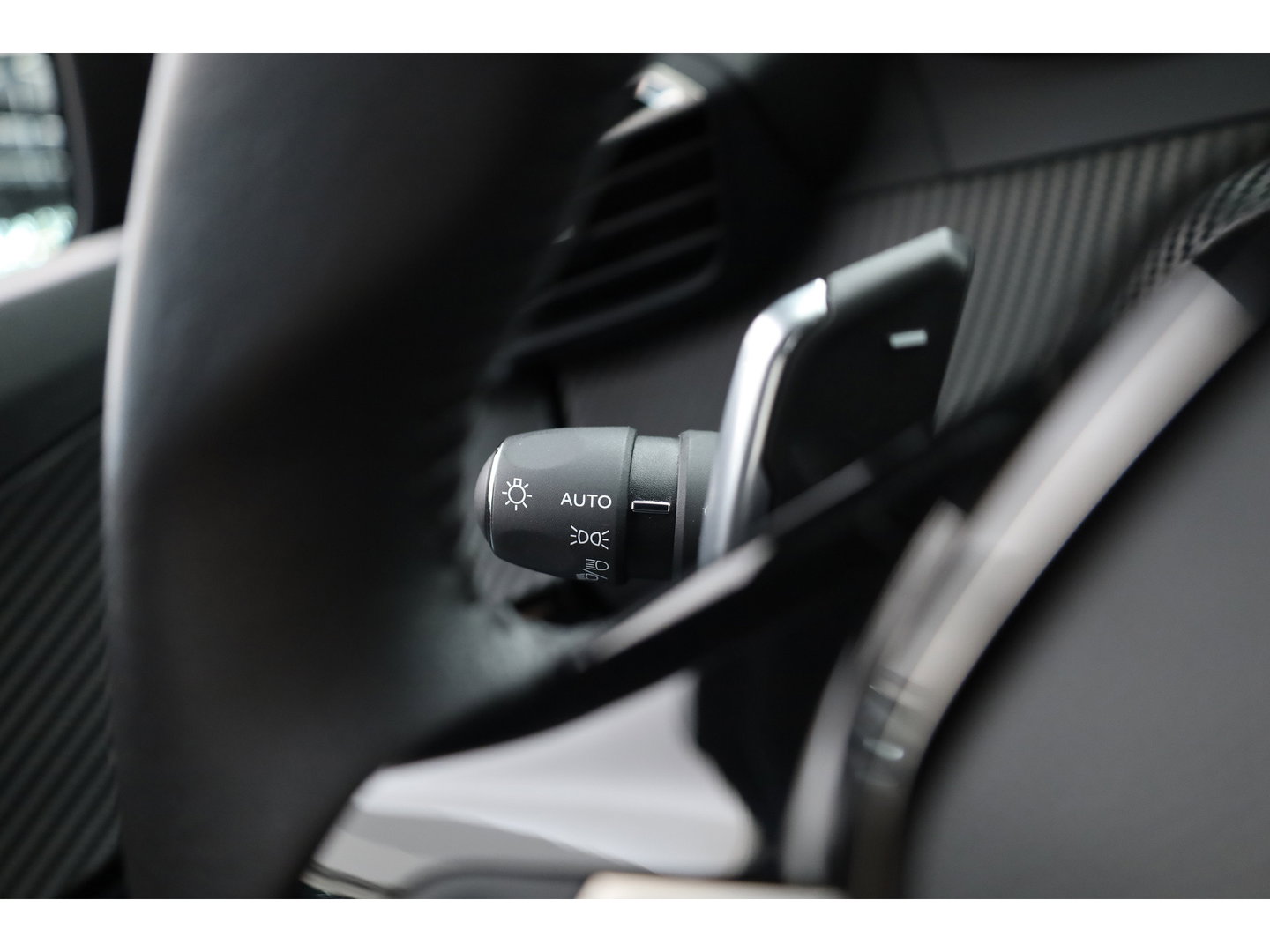 Peugeot 2008 1.2 PureTech 130 Allure | Rijklaar!! | Adapt. Cruise | Dodehoek | 360cam | Stoelverw. | Keyless | Apple Carplay