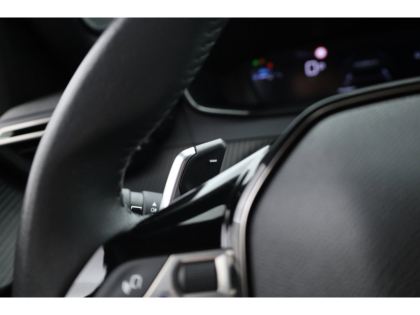 Peugeot 2008 1.2 PureTech 130 Allure | Rijklaar!! | Adapt. Cruise | Dodehoek | 360cam | Stoelverw. | Keyless | Apple Carplay