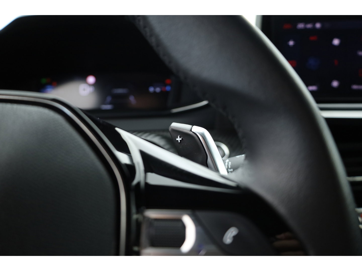 Peugeot 2008 1.2 PureTech 130 Allure | Rijklaar!! | Adapt. Cruise | Dodehoek | 360cam | Stoelverw. | Keyless | Apple Carplay