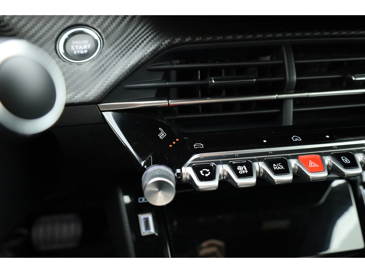 Peugeot 2008 1.2 PureTech 130 Allure | Rijklaar!! | Adapt. Cruise | Dodehoek | 360cam | Stoelverw. | Keyless | Apple Carplay
