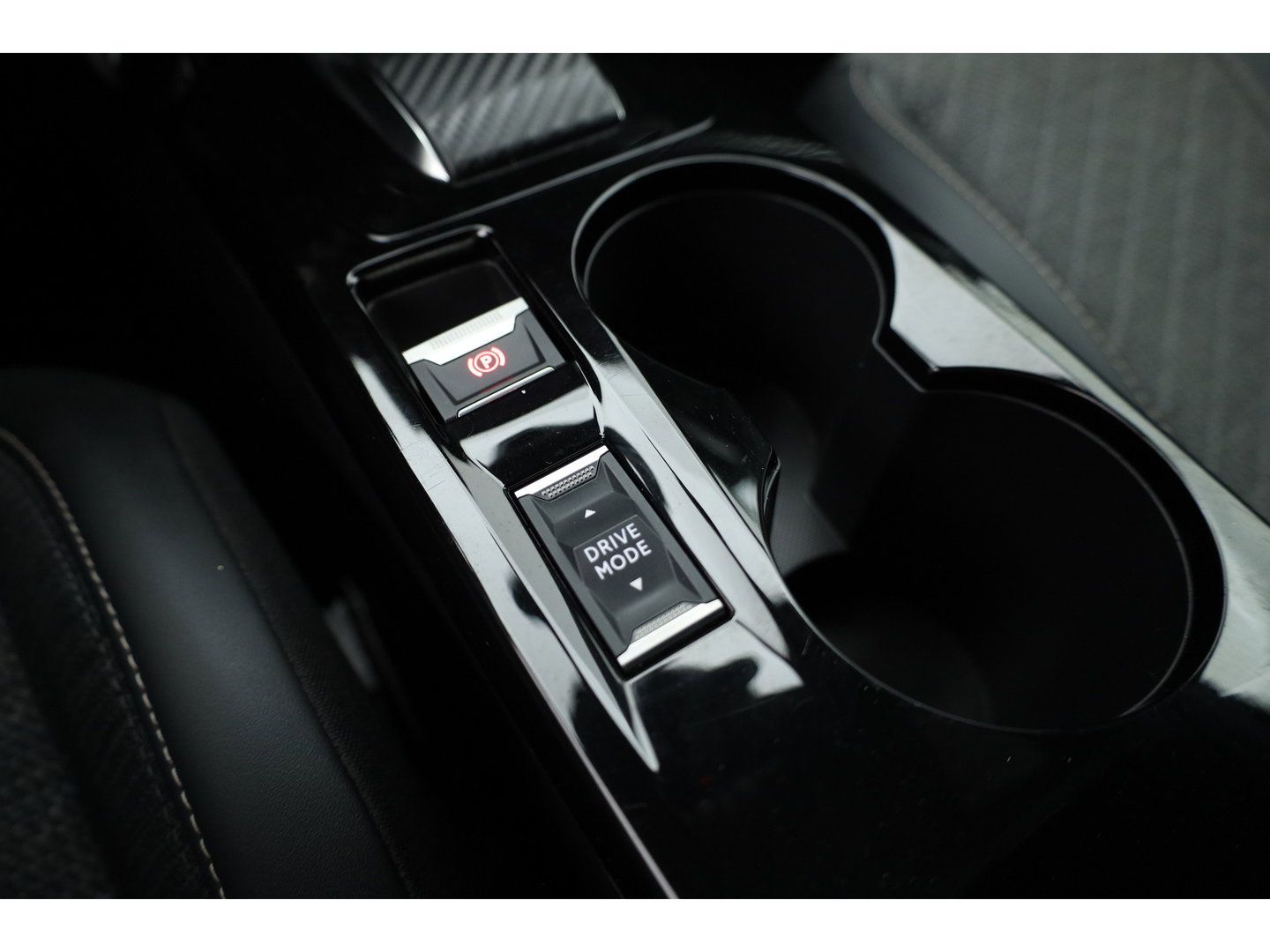 Peugeot 2008 1.2 PureTech 130 Allure | Rijklaar!! | Adapt. Cruise | Dodehoek | 360cam | Stoelverw. | Keyless | Apple Carplay