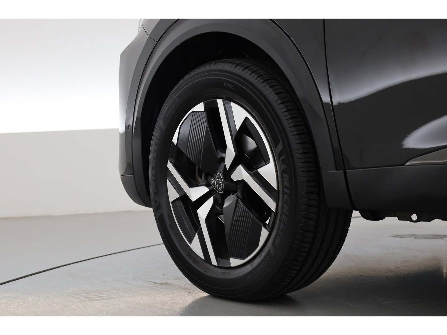 Peugeot 2008 1.2 PureTech 130 Allure | Rijklaar!! | Adapt. Cruise | Dodehoek | 360cam | Stoelverw. | Keyless | Apple Carplay