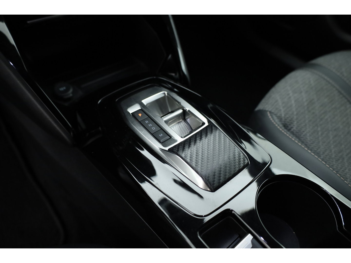 Peugeot 2008 1.2 PureTech 130 Allure | Rijklaar!! | Adapt. Cruise | Dodehoek | 360cam | Stoelverw. | Keyless | Apple Carplay
