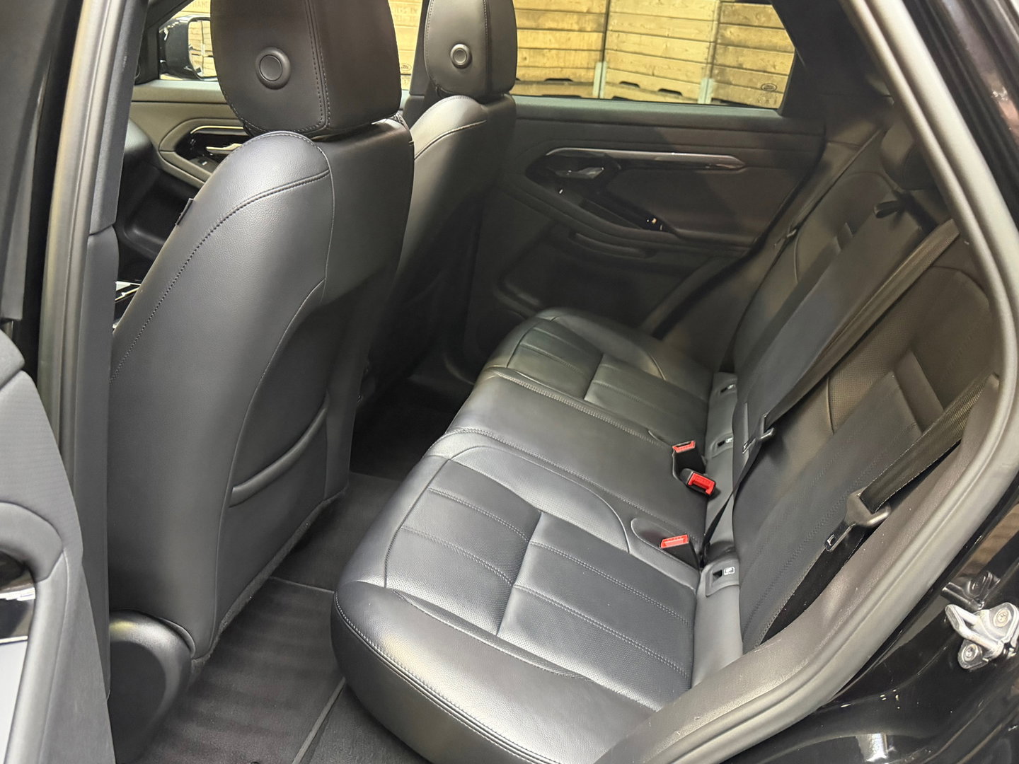 Land Rover Range Rover Evoque 1.5 P300e AWD R-Dynamic SE Pano Camera Leder Navi Clima 20"LM