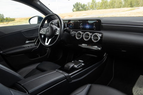 Mercedes-Benz CLA Shooting Brake 250 e Business Solution CARPLAY / TREKHAAK / AMBIENT LIGHTING / CAMERA