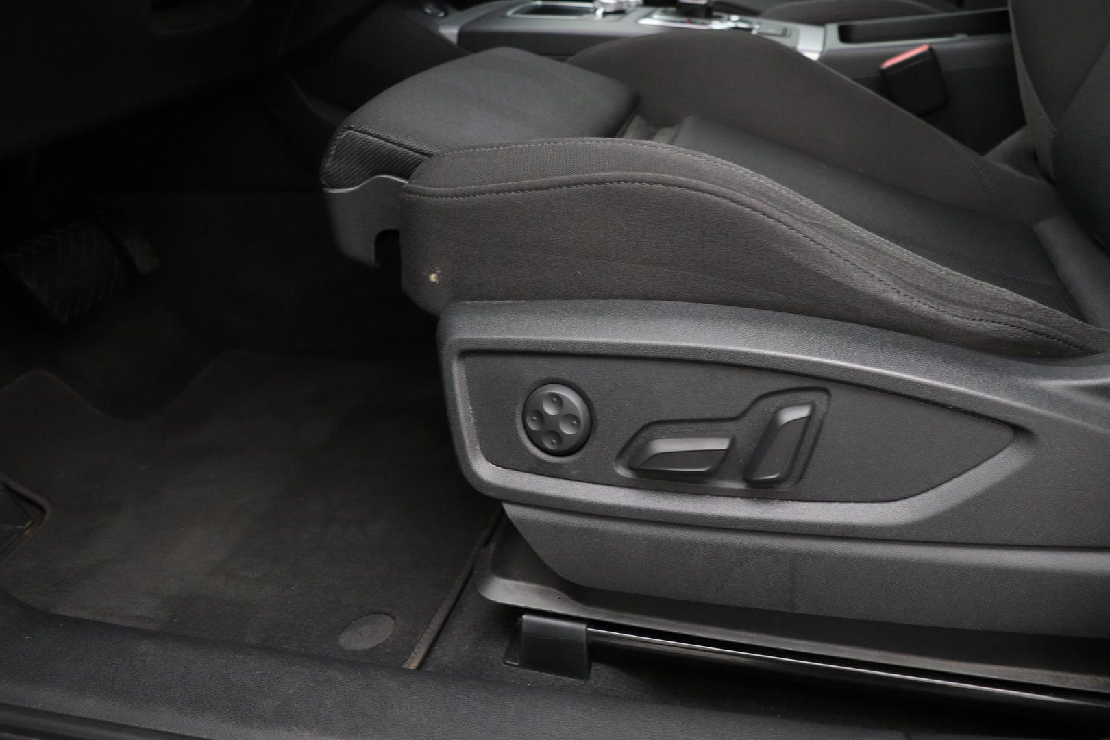Audi Q5 2.0 TDI Quattro Design Pro Line Plus | Stoelverwarming | Cruise Control | Virtual Cockpit | MMI Navigatie Plus | Elektrische Stoelen | Keyless Entry