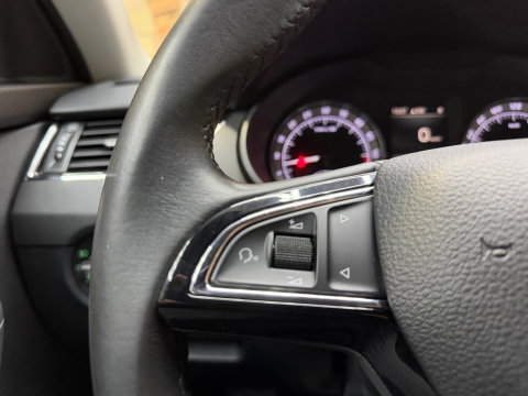 Škoda Octavia Combi 1.6 TDI Greentech Style Business Navi Clima Trekhaak Camera 17"LM
