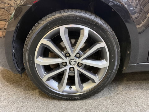 Škoda Octavia Combi 1.6 TDI Greentech Style Business Navi Clima Trekhaak Camera 17"LM