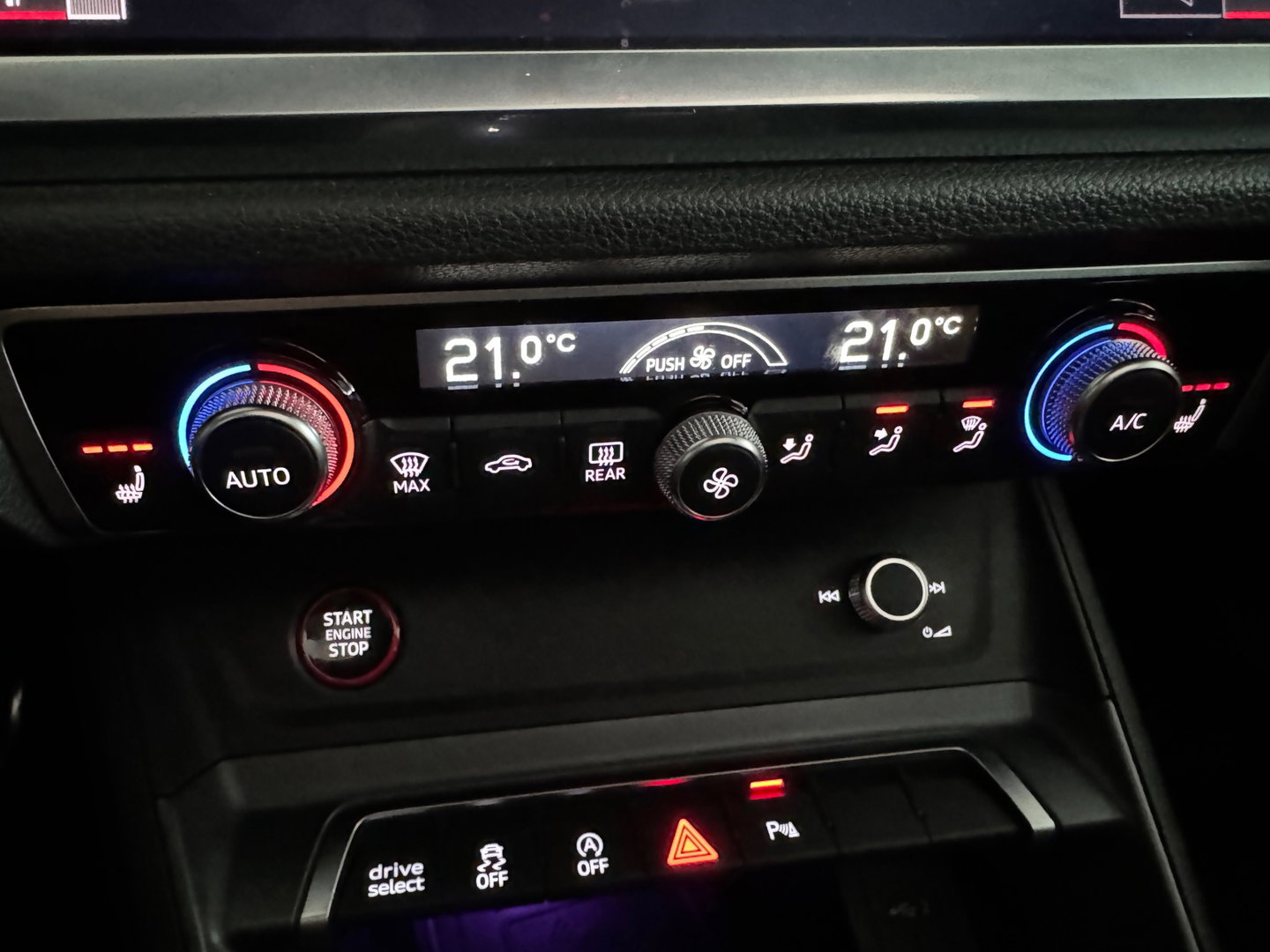 Audi RSQ3 Sportback 2.5 TFSI RS Pano|B&O|Trekhaak|360|Memory|Sfeer