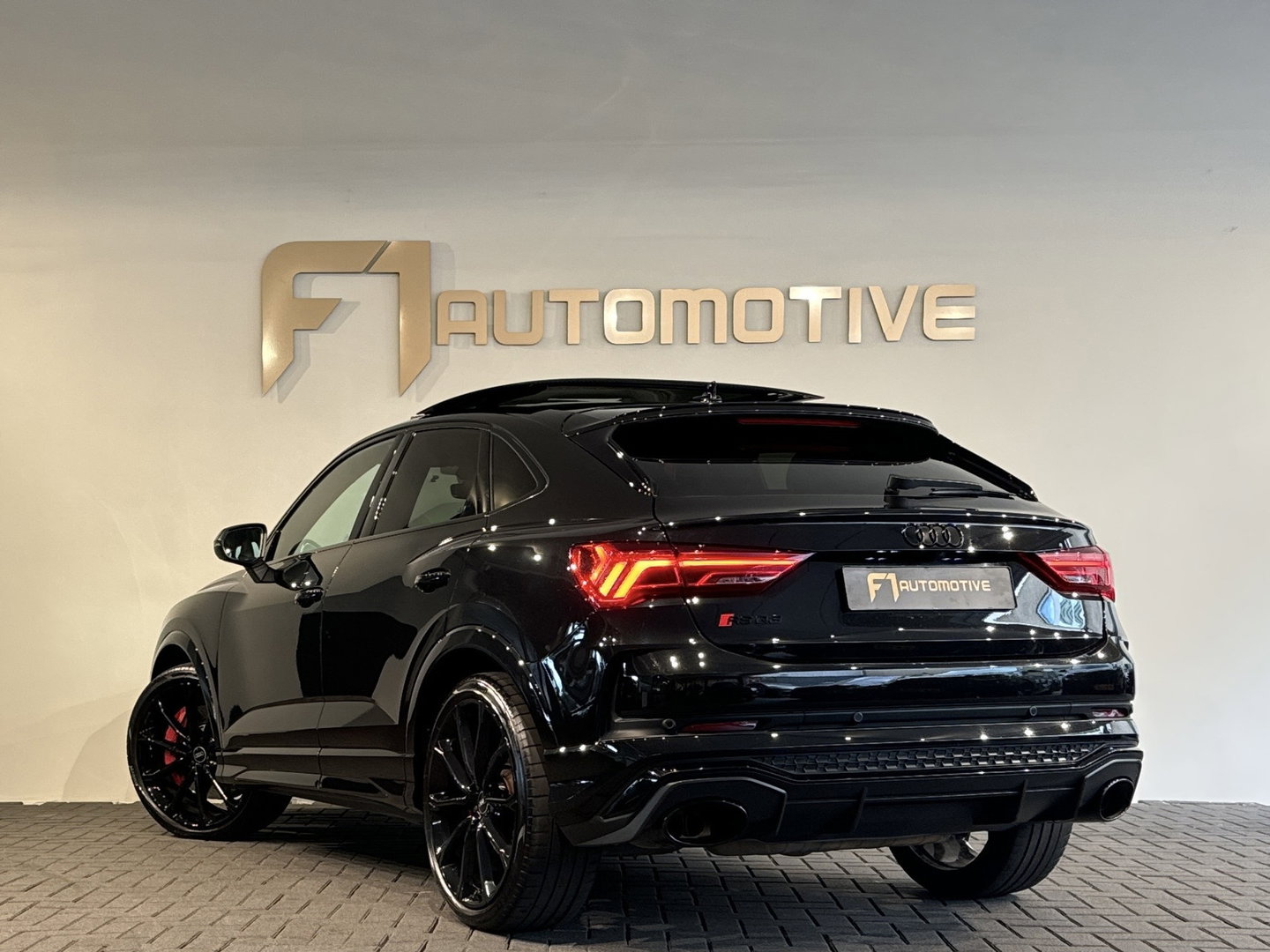 Audi RSQ3 Sportback 2.5 TFSI RS Pano|B&O|Trekhaak|360|Memory|Sfeer
