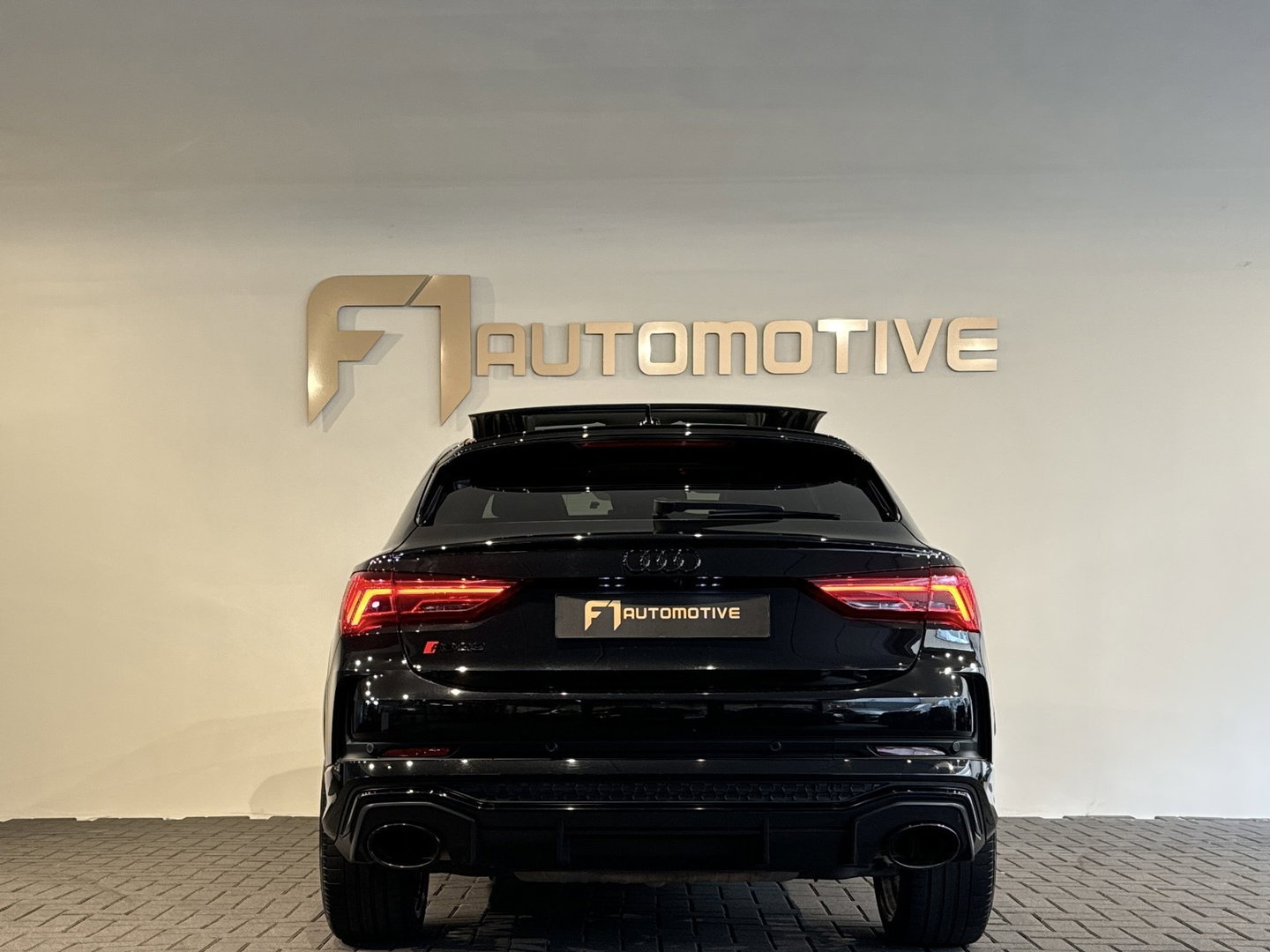 Audi RSQ3 Sportback 2.5 TFSI RS Pano|B&O|Trekhaak|360|Memory|Sfeer