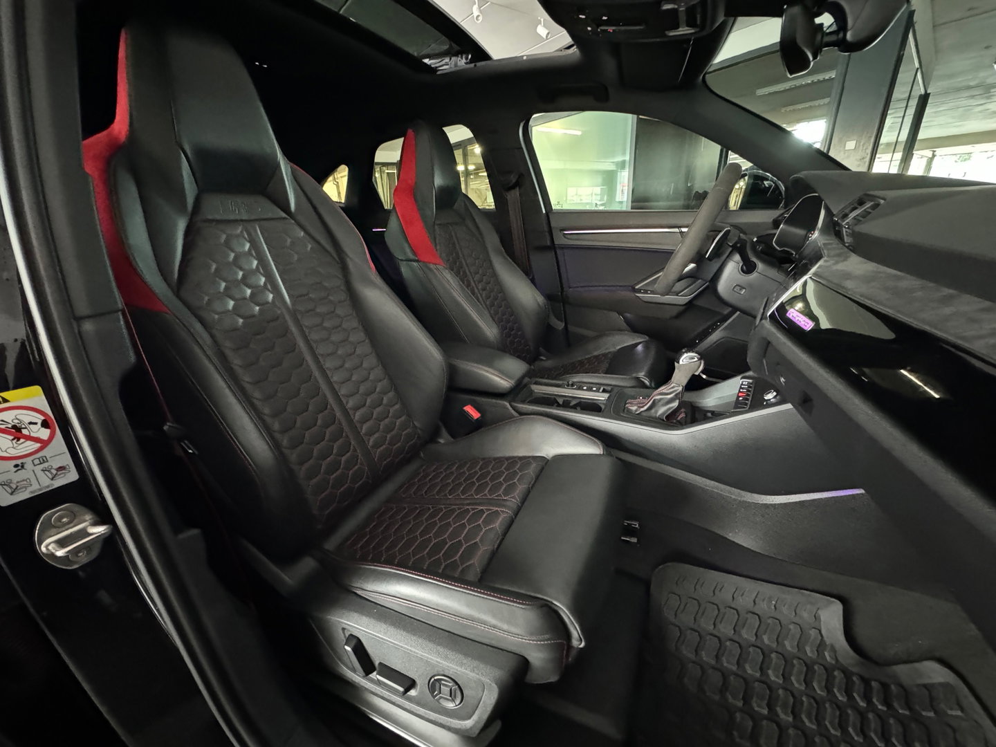 Audi RSQ3 Sportback 2.5 TFSI RS Pano|B&O|Trekhaak|360|Memory|Sfeer