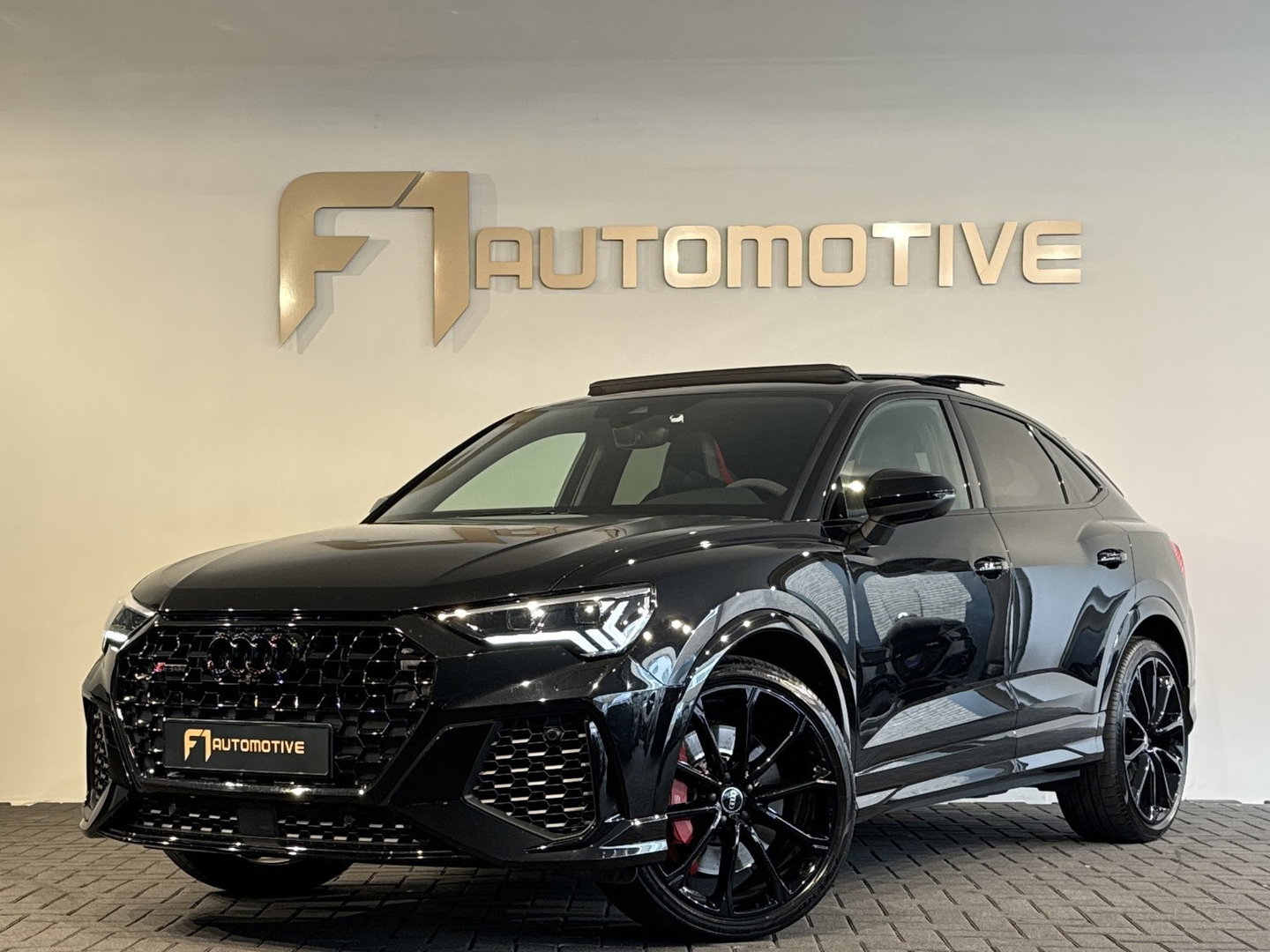 Audi RSQ3 Sportback 2.5 TFSI RS Pano|B&O|Trekhaak|360|Memory|Sfeer