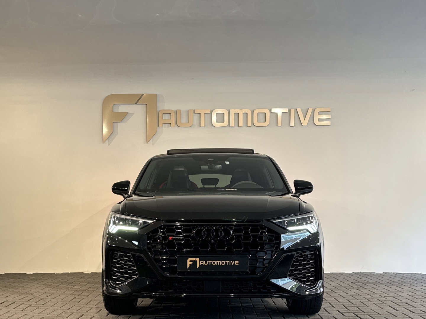 Audi RSQ3 Sportback 2.5 TFSI RS Pano|B&O|Trekhaak|360|Memory|Sfeer