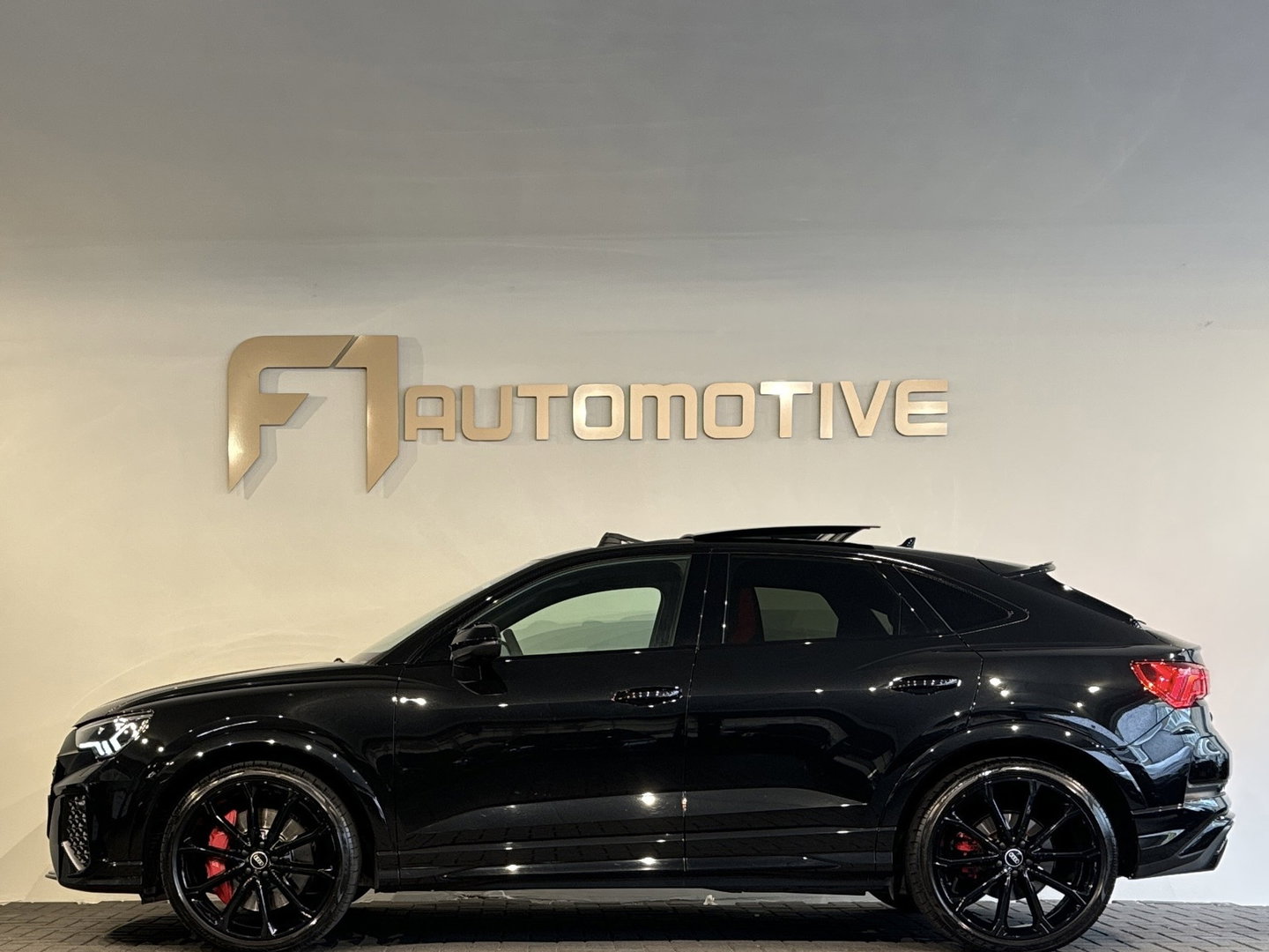 Audi RSQ3 Sportback 2.5 TFSI RS Pano|B&O|Trekhaak|360|Memory|Sfeer