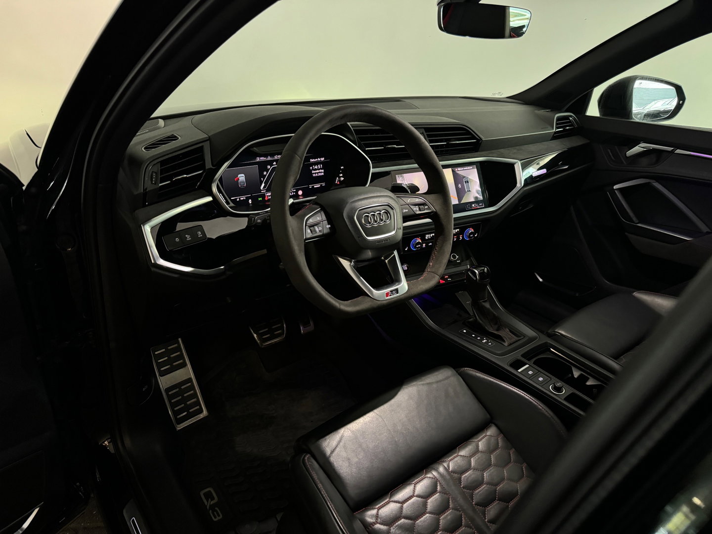 Audi RSQ3 Sportback 2.5 TFSI RS Pano|B&O|Trekhaak|360|Memory|Sfeer