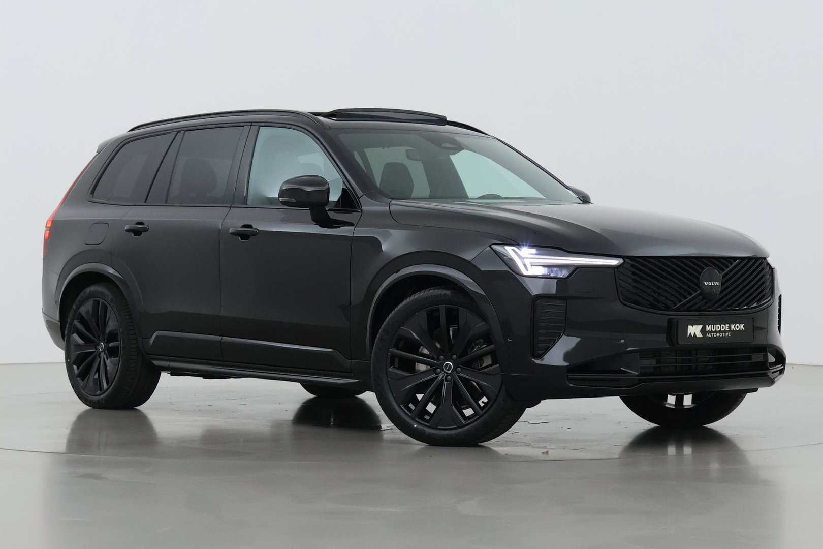 Volvo XC90 T8 Ultra Black Edition | Bowers&Wilkins | Luchtvering | Panoramadak | Trekhaak | 360° Camera | Massage | Stoelventilatie | 21 Inch