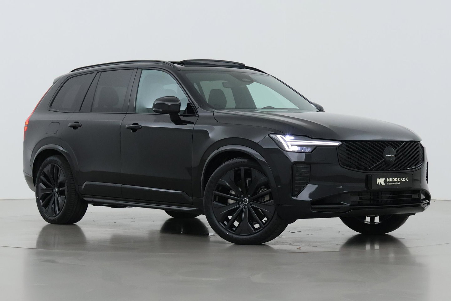 Volvo XC90 T8 Ultra Black Edition | Bowers&Wilkins | Luchtvering | Panoramadak | Trekhaak | 360° Camera | Massage | Stoelventilatie | 21 Inch